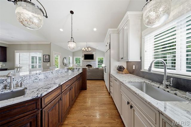 121 Ballas Court, Town And Country, MO 63131