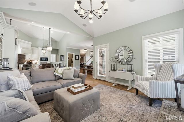 121 Ballas Court, Town And Country, MO 63131