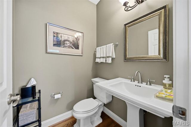 121 Ballas Court, Town And Country, MO 63131