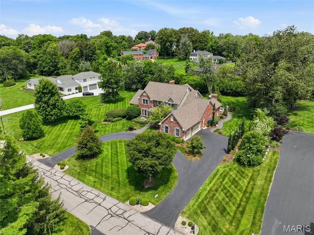 121 Ballas Court, Town And Country, MO 63131