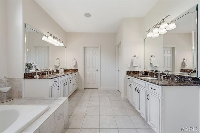 121 Ballas Court, Town And Country, MO 63131