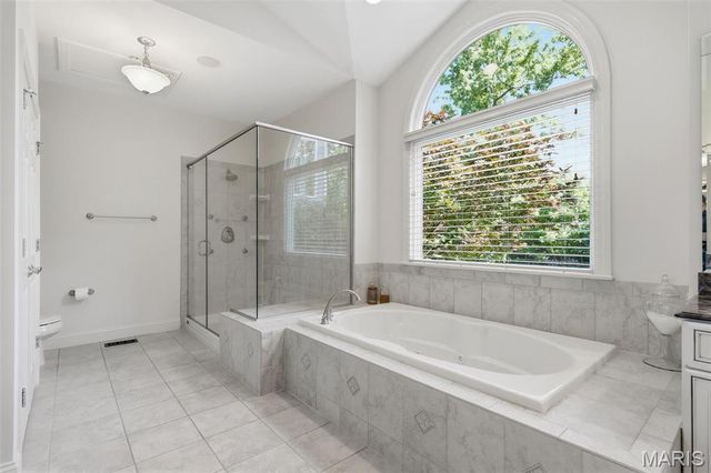 121 Ballas Court, Town And Country, MO 63131