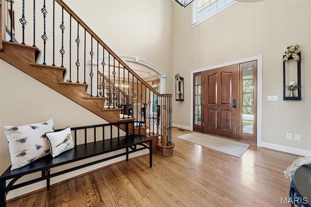 121 Ballas Court, Town And Country, MO 63131