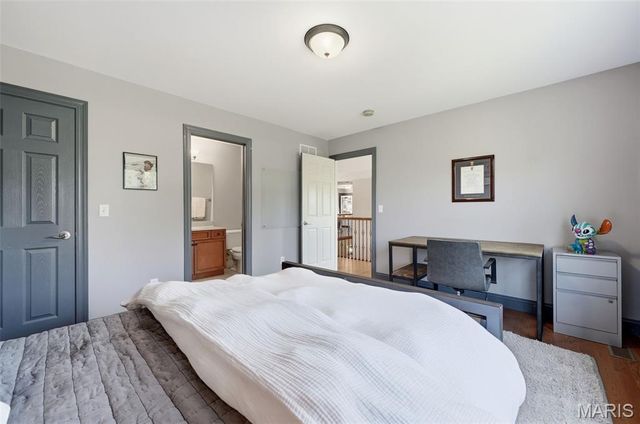121 Ballas Court, Town And Country, MO 63131