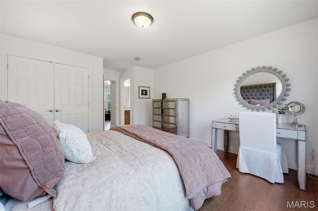 121 Ballas Court, Town And Country, MO 63131
