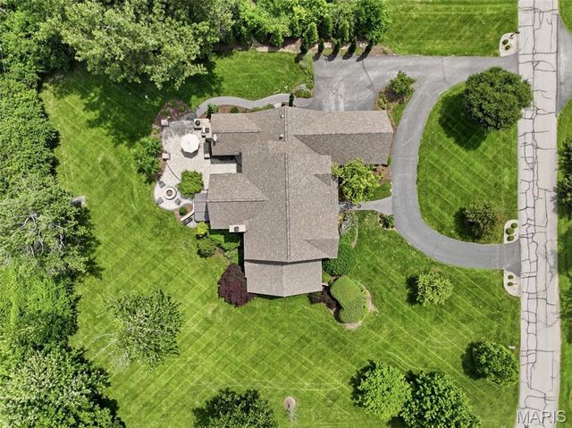 121 Ballas Court, Town And Country, MO 63131