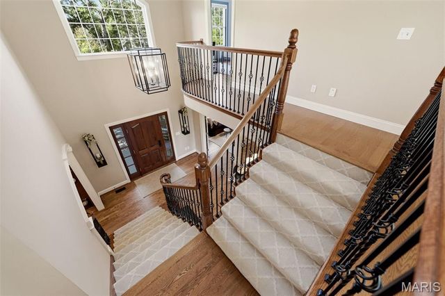 121 Ballas Court, Town And Country, MO 63131