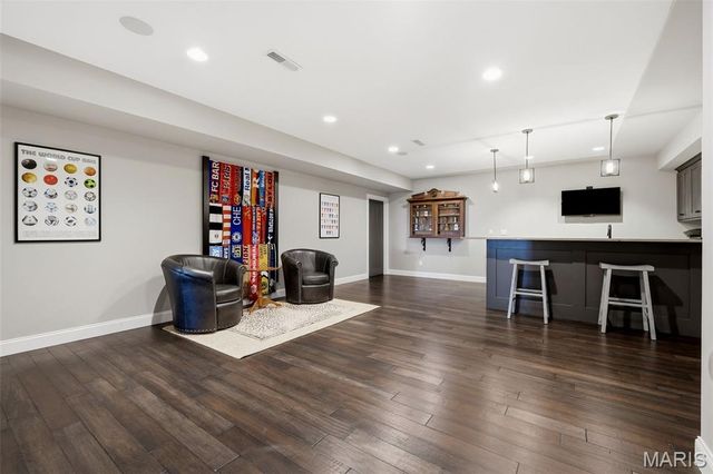 121 Ballas Court, Town And Country, MO 63131
