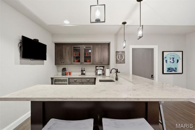 121 Ballas Court, Town And Country, MO 63131