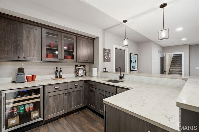 121 Ballas Court, Town And Country, MO 63131