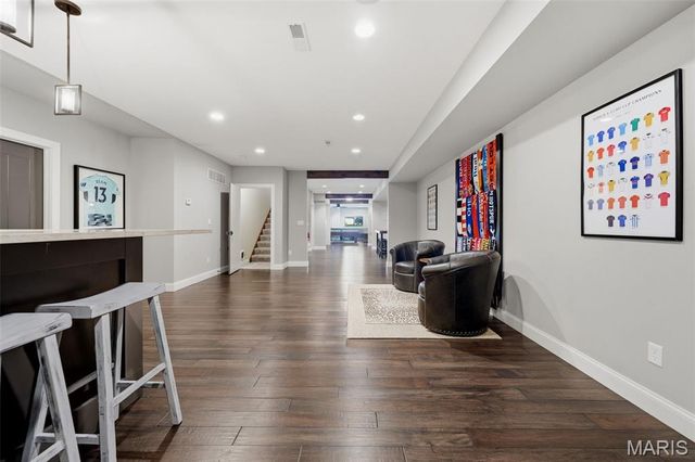 121 Ballas Court, Town And Country, MO 63131