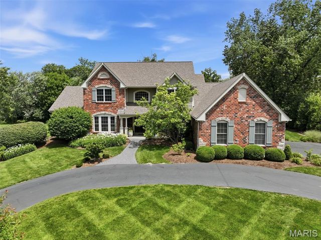 121 Ballas Court, Town And Country, MO 63131