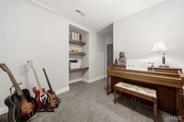 121 Ballas Court, Town And Country, MO 63131