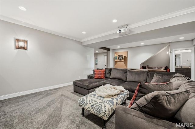 121 Ballas Court, Town And Country, MO 63131