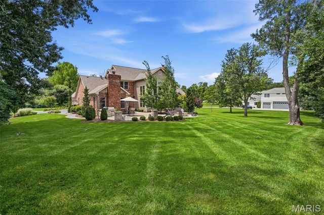 121 Ballas Court, Town And Country, MO 63131