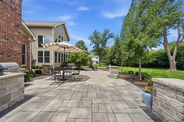 121 Ballas Court, Town And Country, MO 63131