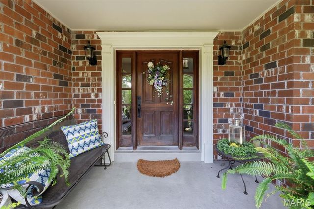121 Ballas Court, Town And Country, MO 63131