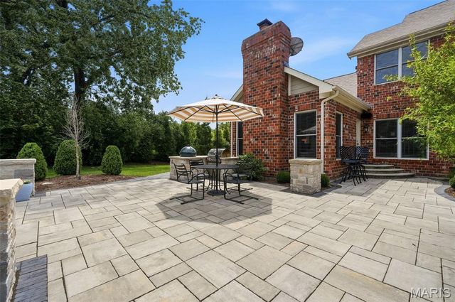 121 Ballas Court, Town And Country, MO 63131