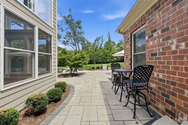 121 Ballas Court, Town And Country, MO 63131