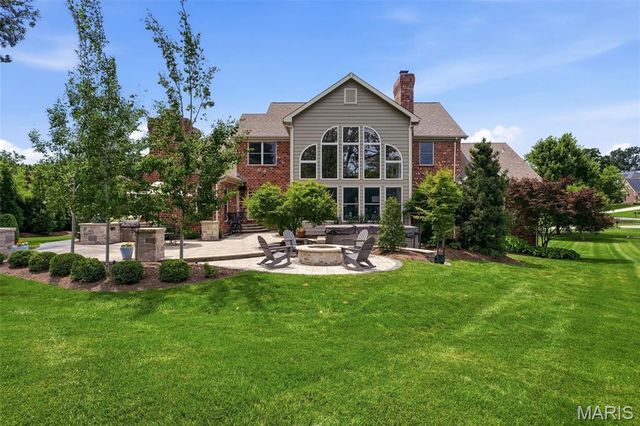 121 Ballas Court, Town And Country, MO 63131