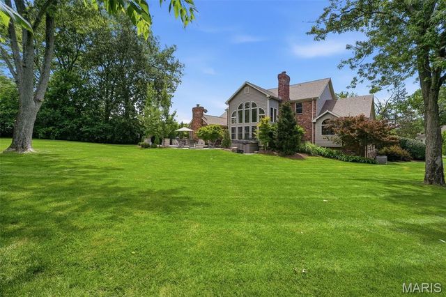 121 Ballas Court, Town And Country, MO 63131