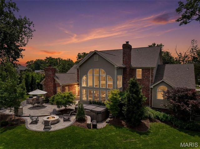 121 Ballas Court, Town And Country, MO 63131