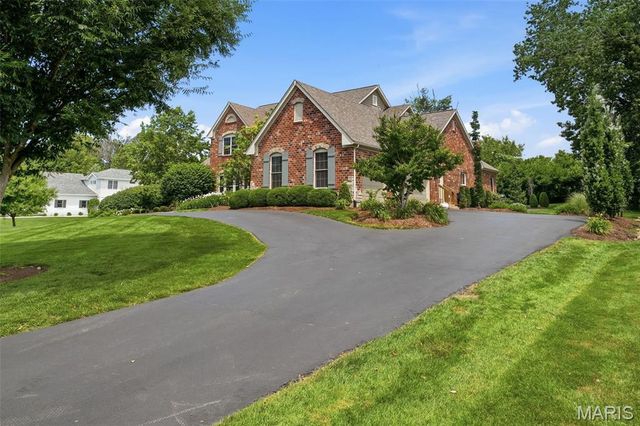 121 Ballas Court, Town And Country, MO 63131