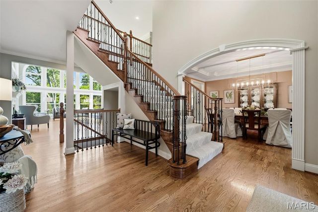 121 Ballas Court, Town And Country, MO 63131