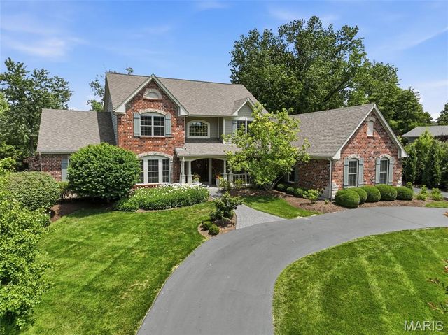 121 Ballas Court, Town And Country, MO 63131