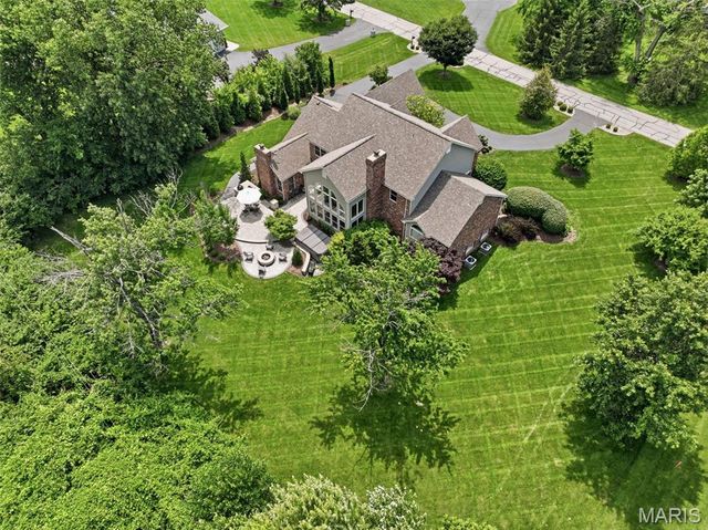 121 Ballas Court, Town And Country, MO 63131