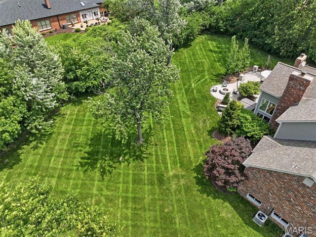 121 Ballas Court, Town And Country, MO 63131