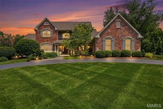 121 Ballas Court, Town And Country, MO 63131