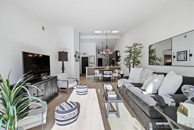 12795 Via Moura, San Diego, CA 92128