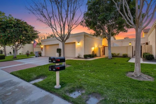 12795 Via Moura, San Diego, CA 92128