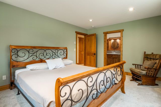 510 Forest Glen Road, Olympic Valley, CA 96146