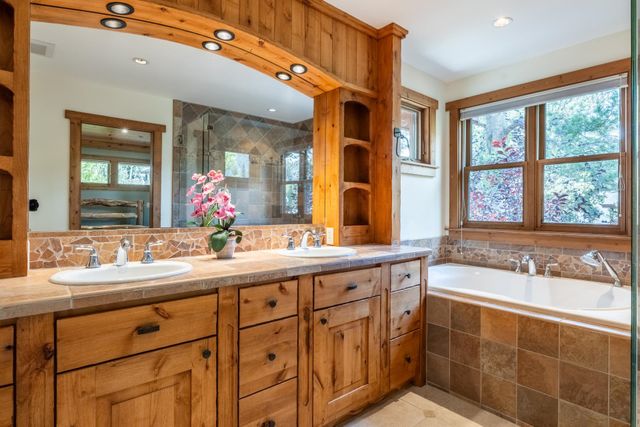 510 Forest Glen Road, Olympic Valley, CA 96146