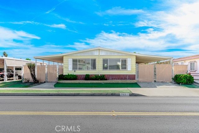 793 W Johnston, Hemet, CA 92543