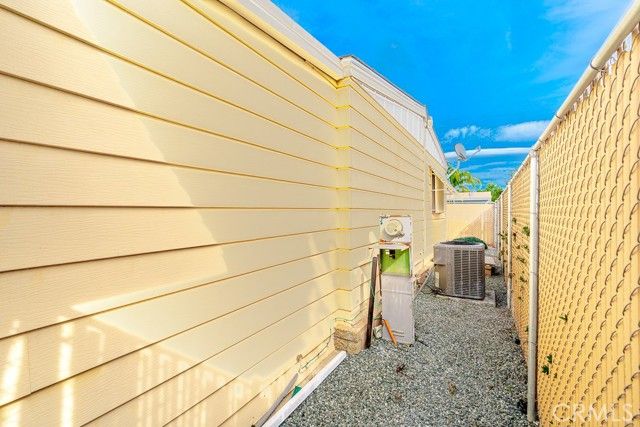 793 W Johnston, Hemet, CA 92543