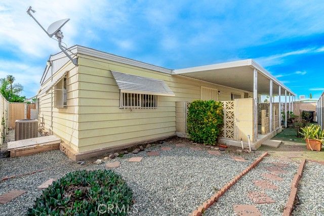 793 W Johnston, Hemet, CA 92543