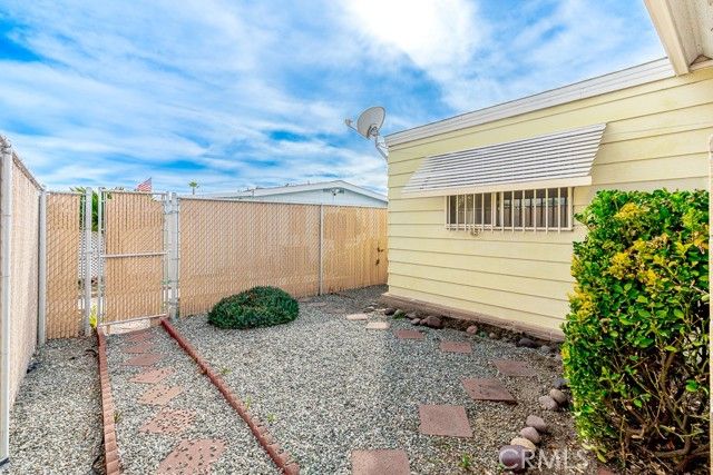 793 W Johnston, Hemet, CA 92543