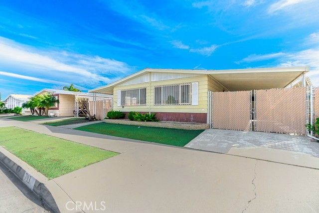 793 W Johnston, Hemet, CA 92543