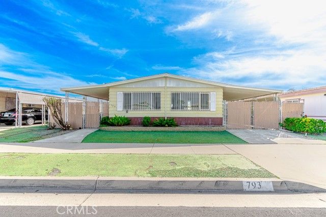 793 W Johnston, Hemet, CA 92543