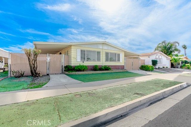 793 W Johnston, Hemet, CA 92543