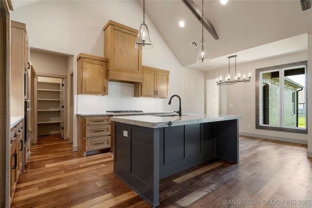 2070 E 136th Place S, Bixby, OK 74008