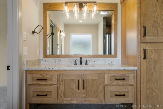 2070 E 136th Place S, Bixby, OK 74008