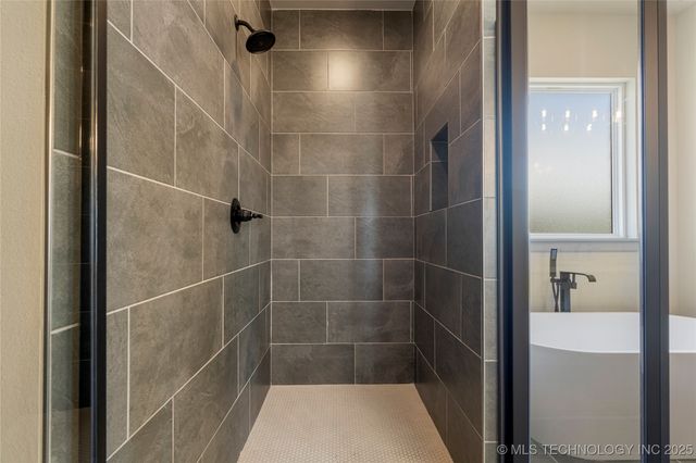 2070 E 136th Place S, Bixby, OK 74008