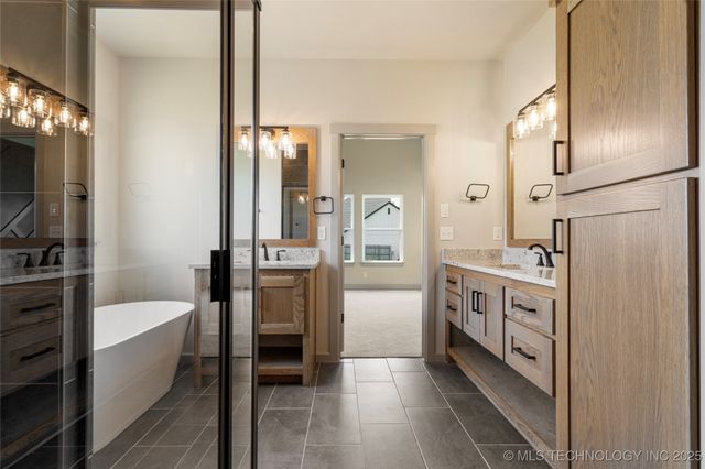 2070 E 136th Place S, Bixby, OK 74008