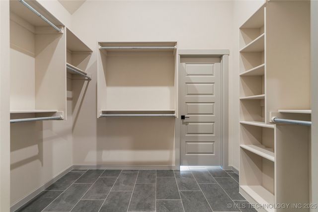 2070 E 136th Place S, Bixby, OK 74008