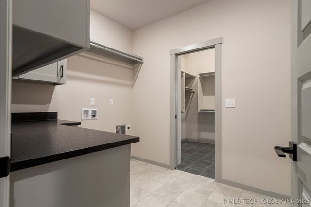 2070 E 136th Place S, Bixby, OK 74008