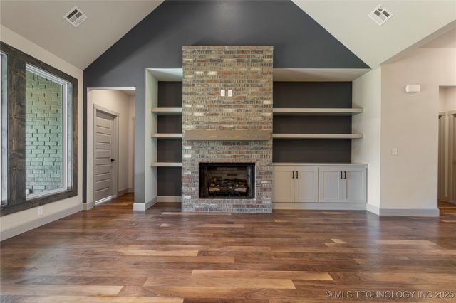 2070 E 136th Place S, Bixby, OK 74008